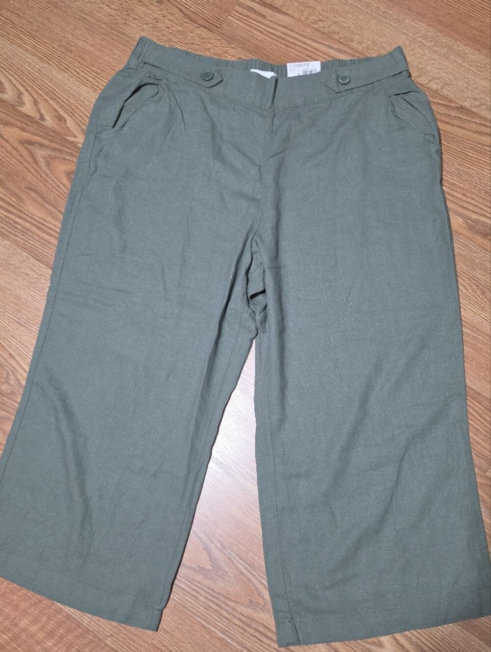 CROFT BARROW Olive Green Mid Rise Cropped Chinos With Waist Button Detail
